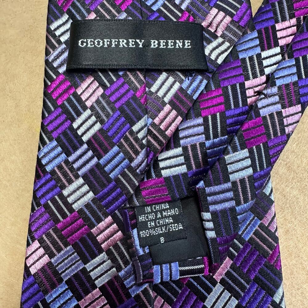 Geoffry Beene Stain resistant Silk Woven Patterned tie 3.75" x 50" Vibrant - Picture 6 of 9